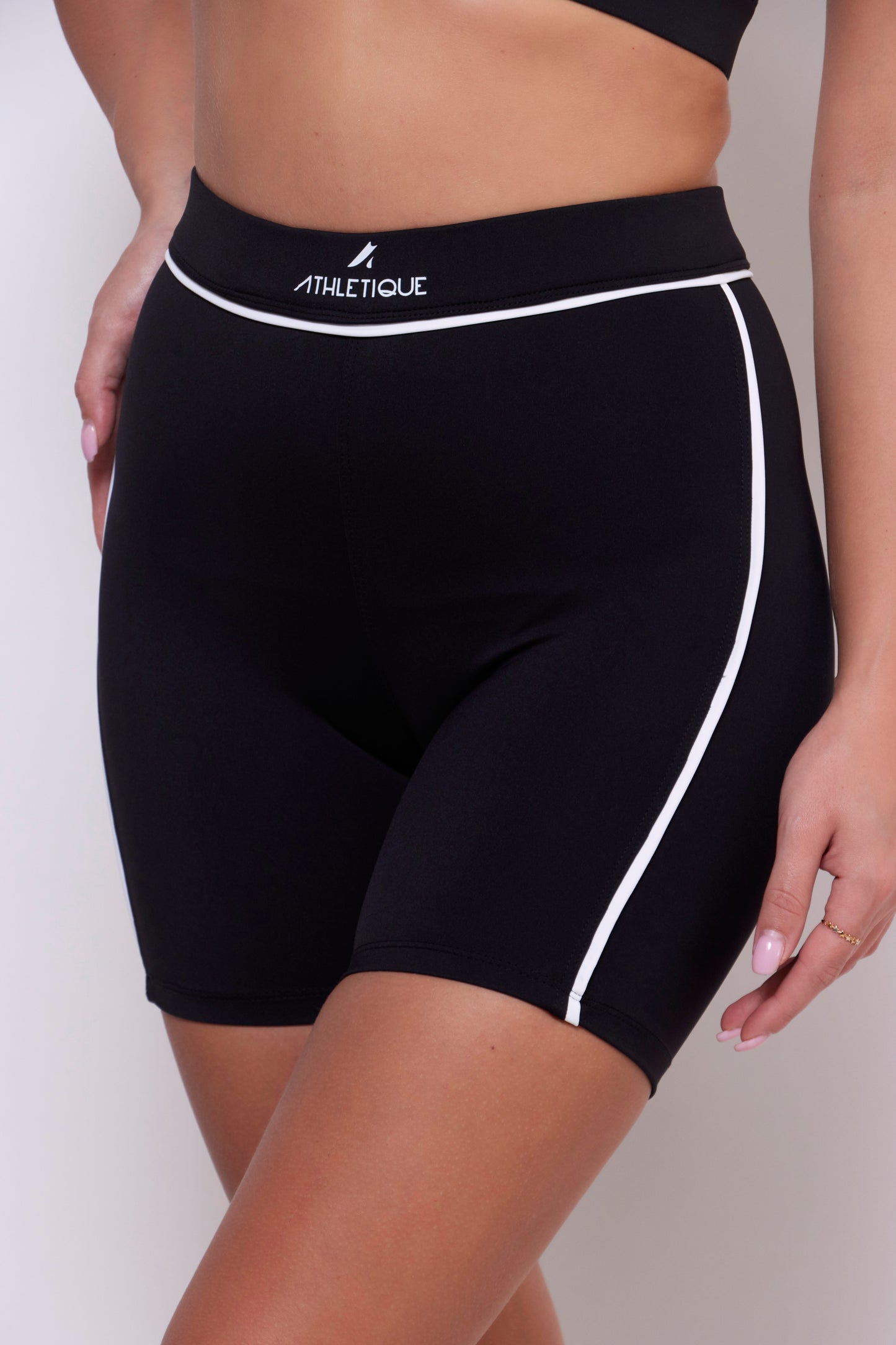 Almur Short Black